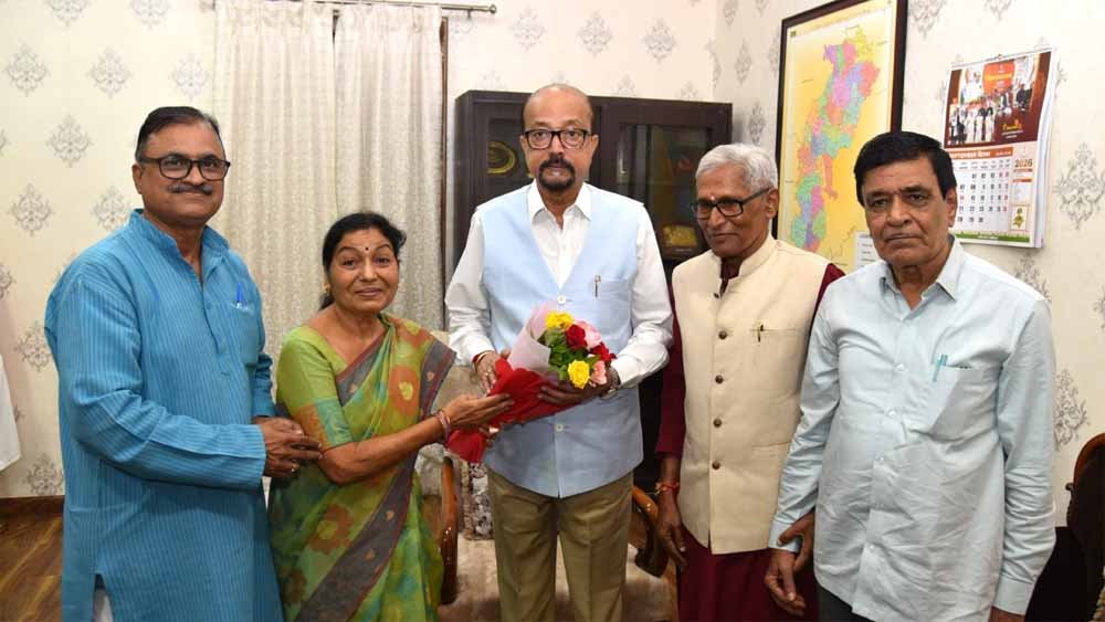 छत्तीसगढ़ी को आठवीं अनुसूची में शामिल करने की मांग, भाषाविदों ने राज्यपाल से की मुलाकात