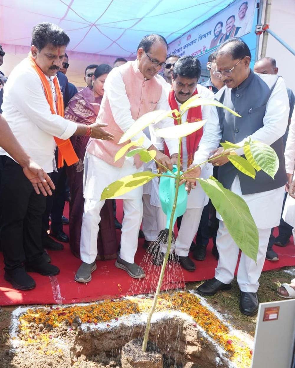 ‘एक पेड़ माँ के नाम’ अभियान से प्रकृति संरक्षण और मातृ सम्मान का संदेश ‘एक पेड़ माँ के नाम’ अभियान से प्रकृति संरक्षण और मातृ सम्मान का संदेश