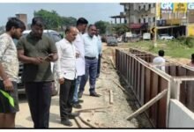 अंबिकापुर-रामानुजगंज NH पर घटिया निर्माण का आरोप, अध्यक्ष-उपाध्यक्ष ने मौके पर पहुंचकर रुकवाया काम