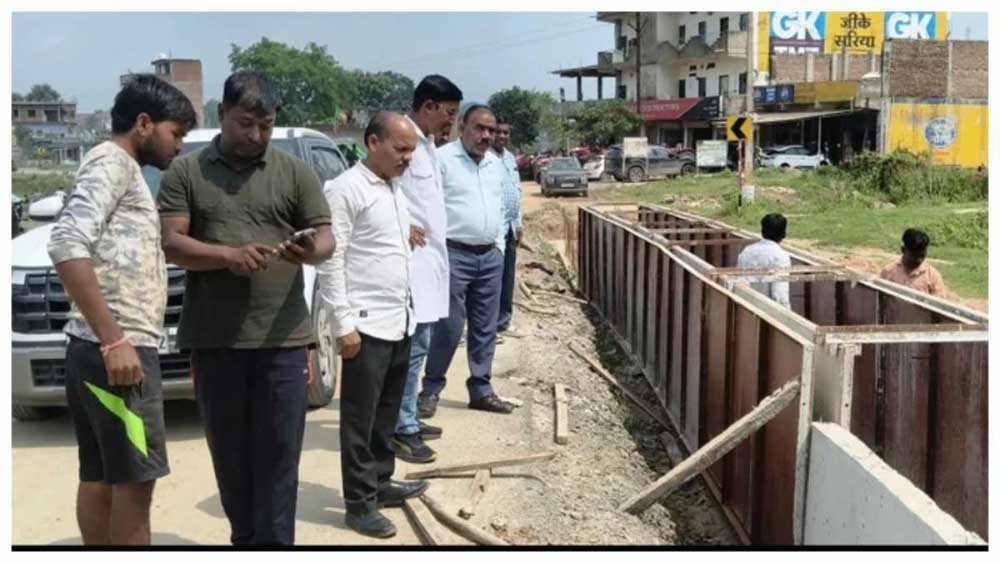 अंबिकापुर-रामानुजगंज NH पर घटिया निर्माण का आरोप, अध्यक्ष-उपाध्यक्ष ने मौके पर पहुंचकर रुकवाया काम अंबिकापुर-रामानुजगंज NH पर घटिया निर्माण का आरोप, अध्यक्ष-उपाध्यक्ष ने मौके पर पहुंचकर रुकवाया काम