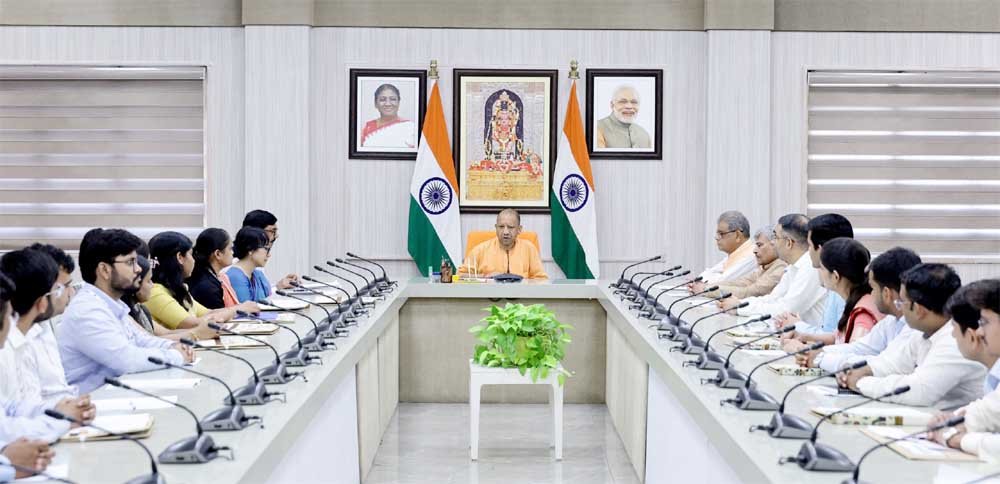 गन्ने के खेत से विदेशी बाजार तक पहुंची यूपी की एक्सपोर्ट चेन, निर्यात नीति ने बदली तस्वीर गन्ने के खेत से विदेशी बाजार तक पहुंची यूपी की एक्सपोर्ट चेन, निर्यात नीति ने बदली तस्वीर