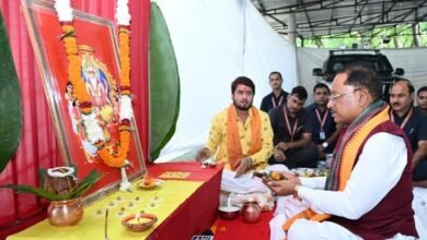 सृजन, कौशल और श्रम के सम्मान का संदेश देती है भगवान विश्वकर्मा की आराधना : मुख्यमंत्री विष्णु देव साय सृजन, कौशल और श्रम के सम्मान का संदेश देती है भगवान विश्वकर्मा की आराधना : मुख्यमंत्री विष्णु देव साय