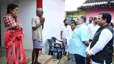 सेवा संकल्प अभियान के तहत ग्रामीणों के बीच पहुंचे पर्यटन एवं संस्कृति मंत्री राजेश अग्रवाल सेवा संकल्प अभियान के तहत ग्रामीणों के बीच पहुंचे पर्यटन एवं संस्कृति मंत्री राजेश अग्रवाल