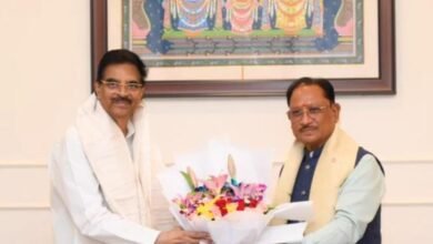 मुख्यमंत्री विष्णु देव साय ने ओडिशा के राज्यपाल डॉ. हरि बाबू कंभमपति से की शिष्टाचार भेंट मुख्यमंत्री विष्णु देव साय ने ओडिशा के राज्यपाल डॉ. हरि बाबू कंभमपति से की शिष्टाचार भेंट