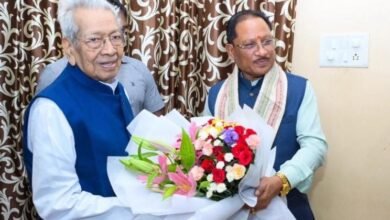 मुख्यमंत्री विष्णु देव साय ने छत्तीसगढ़ के पूर्व राज्यपाल विश्वभूषण हरिचंदन से की सौजन्य भेंट