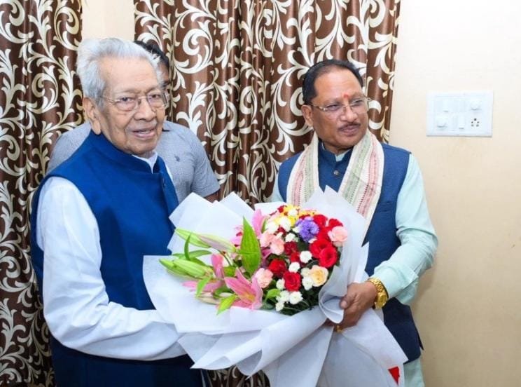 मुख्यमंत्री विष्णु देव साय ने छत्तीसगढ़ के पूर्व राज्यपाल विश्वभूषण हरिचंदन से की सौजन्य भेंट मुख्यमंत्री विष्णु देव साय ने छत्तीसगढ़ के पूर्व राज्यपाल विश्वभूषण हरिचंदन से की सौजन्य भेंट