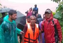 बाढ़ का खतरा: नारायणपुर में माड़ीन नदी के बीच पेड़ पर फंसे ग्रामीण का सफल रेस्क्यू