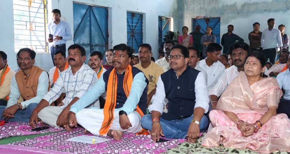 कुंगारपाल में वन मंत्री श्री केदार कश्यप की मौजूदगी में ग्रामीणों ने सुना ‘मन की बात’ का 138 वां संस्करण कुंगारपाल में वन मंत्री श्री केदार कश्यप की मौजूदगी में ग्रामीणों ने सुना ‘मन की बात’ का 138 वां संस्करण