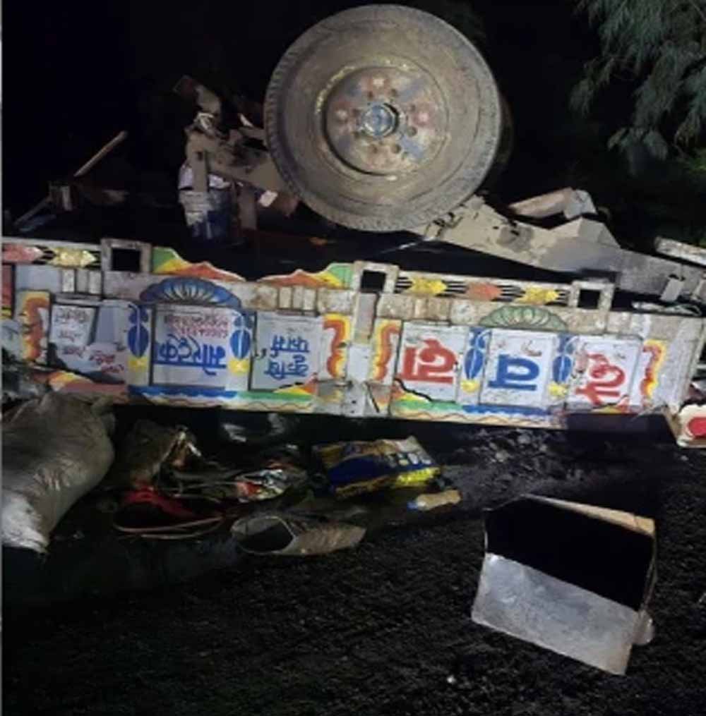 मंदसौर में भीषण सड़क हादसा, ट्रैक्टर-ट्रॉली को मिनी ट्रक ने मारी टक्कर; महिला-बच्ची की मौत मंदसौर में भीषण सड़क हादसा, ट्रैक्टर-ट्रॉली को मिनी ट्रक ने मारी टक्कर; महिला-बच्ची की मौत
