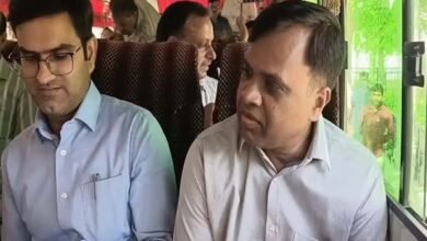 रीवा कलेक्टर बिना फिटनेस-परमिट वाली बस से पहुंचे कार्यक्रम, जांच के बाद बस सीज रीवा कलेक्टर बिना फिटनेस-परमिट वाली बस से पहुंचे कार्यक्रम, जांच के बाद बस सीज