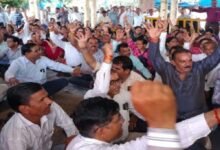 भोपाल के नीलम पार्क में हजारों शिक्षक धरने पर, अनिश्चितकालीन आंदोलन शुरू