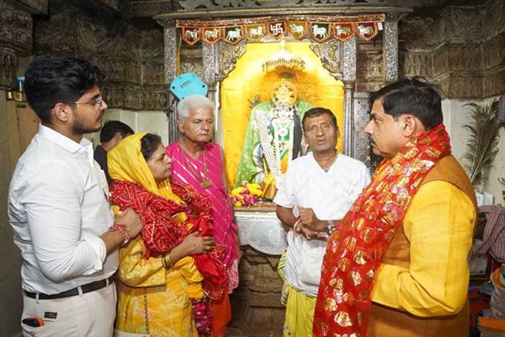 मुख्यमंत्री डॉ. यादव ने प्राचीन रुक्मणी माता मंदिर में किए दर्शन मुख्यमंत्री डॉ. यादव ने प्राचीन रुक्मणी माता मंदिर में किए दर्शन