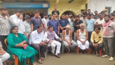 माफियाओं के विरुद्ध होगी सख्त कारवाई, दोषियों को मिलेगी कड़ी से कड़ी सजा: उप मुख्यमंत्री शुक्ल माफियाओं के विरुद्ध होगी सख्त कारवाई, दोषियों को मिलेगी कड़ी से कड़ी सजा: उप मुख्यमंत्री शुक्ल