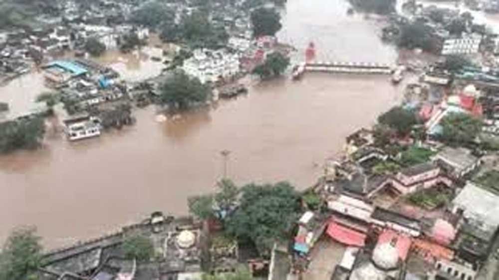 चित्रकूट में घटा मंदाकिनी का जलस्तर, 688 लोगों का रेस्क्यू, सीएम योगी के निर्देश पर राहत-बचाव अभियान जारी चित्रकूट में घटा मंदाकिनी का जलस्तर, 688 लोगों का रेस्क्यू, सीएम योगी के निर्देश पर राहत-बचाव अभियान जारी