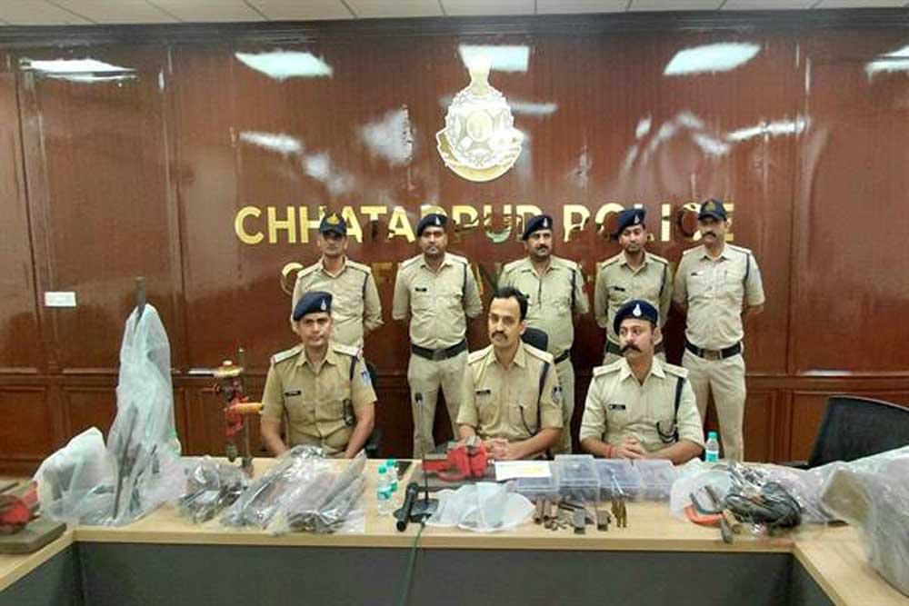 मध्यप्रदेश पुलिस की अवैध हथियारों के मामले में बड़ी कार्रवाई मध्यप्रदेश पुलिस की अवैध हथियारों के मामले में बड़ी कार्रवाई