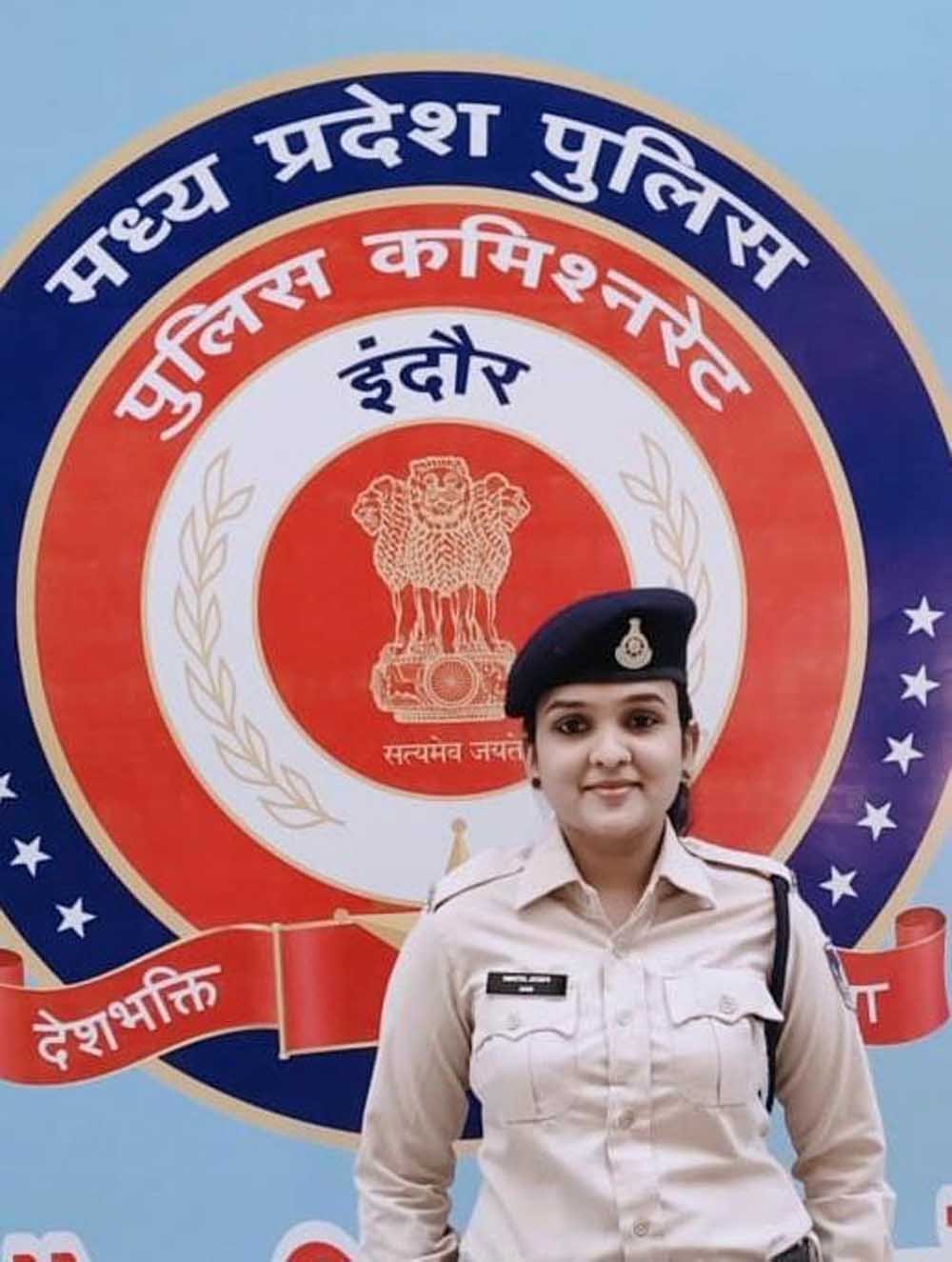 सतर्कता, साहस और संवेदनशीलता की मिसाल बनी महिला पुलिसकर्मी सतर्कता, साहस और संवेदनशीलता की मिसाल बनी महिला पुलिसकर्मी