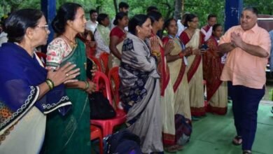 रामगढ़ में मितानिन बहनों से पर्यटन एवं संस्कृति मंत्री ने किया आत्मीय संवाद, समस्याओं और आवश्यकताओं की ली जानकारी