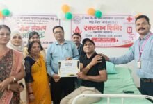 100 से अधिक विद्यार्थियों का रक्त समूह परीक्षण, 13 यूनिट रक्तदान कर युवाओं ने दिया मानव सेवा का संदेश