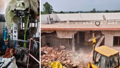 सागर में शराब माफिया पर बड़ा एक्शन, 3 आरोपियों के 5 ठिकानों पर चला बुलडोजर सागर में शराब माफिया पर बड़ा एक्शन, 3 आरोपियों के 5 ठिकानों पर चला बुलडोजर