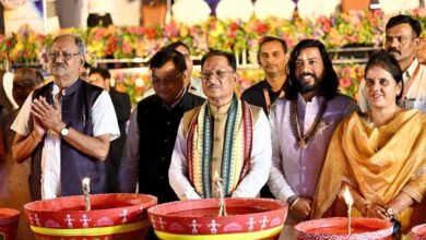 श्रमवीरों के परिश्रम और पसीने से हो रहा समृद्ध छत्तीसगढ़ का निर्माण : मुख्यमंत्री विष्णु देव साय श्रमवीरों के परिश्रम और पसीने से हो रहा समृद्ध छत्तीसगढ़ का निर्माण : मुख्यमंत्री विष्णु देव साय