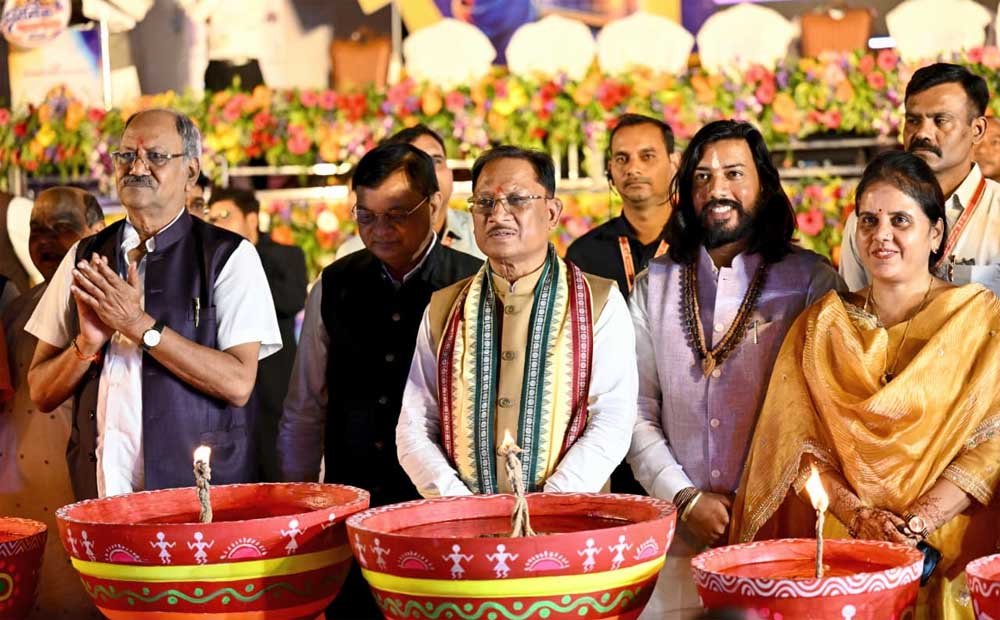 श्रमवीरों के परिश्रम और पसीने से हो रहा समृद्ध छत्तीसगढ़ का निर्माण : मुख्यमंत्री विष्णु देव साय श्रमवीरों के परिश्रम और पसीने से हो रहा समृद्ध छत्तीसगढ़ का निर्माण : मुख्यमंत्री विष्णु देव साय