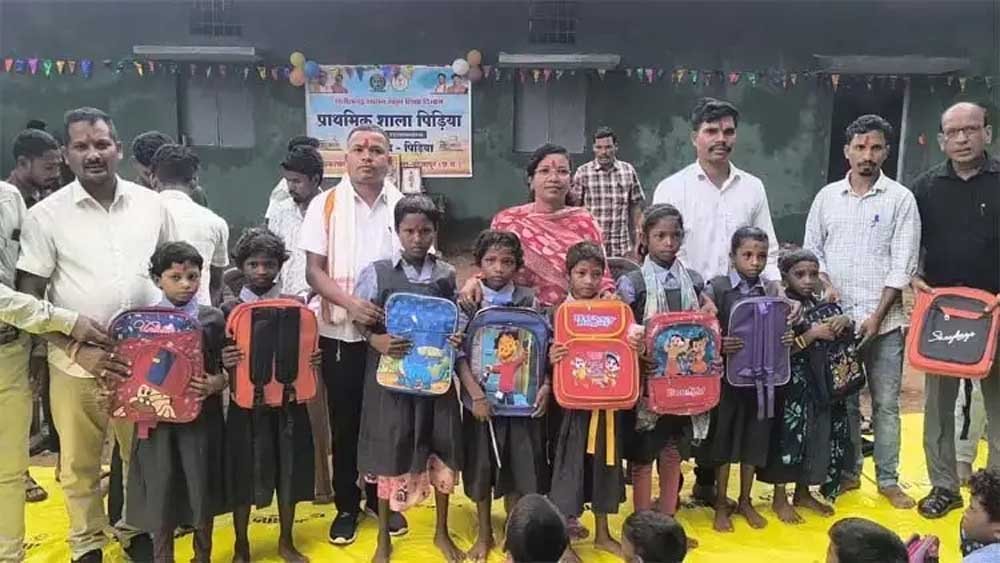 नक्सलमुक्त बस्तियों में गूंजी स्कूल की घंटी, छत्तीसगढ़ में शिक्षा ने ली नई उड़ान नक्सलमुक्त बस्तियों में गूंजी स्कूल की घंटी, छत्तीसगढ़ में शिक्षा ने ली नई उड़ान