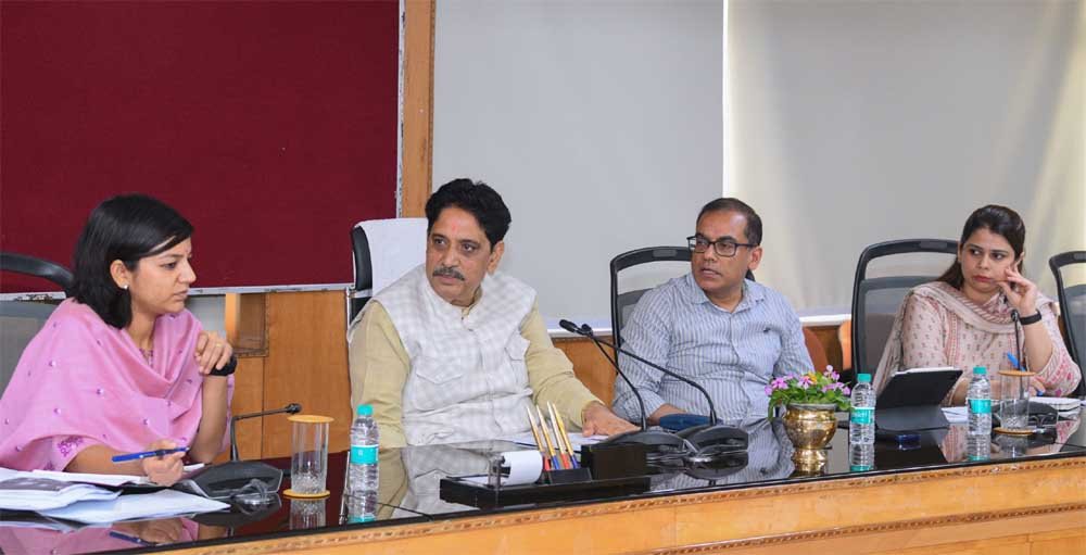 योगी सरकार के ट्रिलियन डॉलर अर्थव्यवस्था के लक्ष्य को आईटी-इलेक्ट्रॉनिक्स सेक्टर से मिलेगी नई गति योगी सरकार के ट्रिलियन डॉलर अर्थव्यवस्था के लक्ष्य को आईटी-इलेक्ट्रॉनिक्स सेक्टर से मिलेगी नई गति