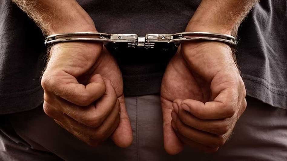 नशे के कारोबार पर योगी सरकार की सख्ती, 2.65 करोड़ रुपये के गांजे के साथ झारखंड का तस्कर गिरफ्तार नशे के कारोबार पर योगी सरकार की सख्ती, 2.65 करोड़ रुपये के गांजे के साथ झारखंड का तस्कर गिरफ्तार