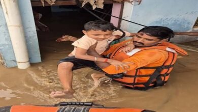 योगी सरकार का बाढ़ प्रभावितों के लिए राहत अभियान जारी: हर मोर्चे पर लगातार मुस्तैदी योगी सरकार का बाढ़ प्रभावितों के लिए राहत अभियान जारी: हर मोर्चे पर लगातार मुस्तैदी