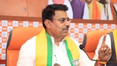 गरबा को लेकर बीजेपी विधायक बोले- मुस्लिम भी आएं, अपनी बहनों-बेटियों को साथ लाएं गरबा को लेकर बीजेपी विधायक बोले- मुस्लिम भी आएं, अपनी बहनों-बेटियों को साथ लाएं