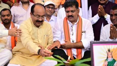 उप मुख्यमंत्री अरुण साव और विजय शर्मा ने रखी कवर्धा के नए स्वरूप की नींव, 54 करोड़ से बनेगी 4 लेन सड़क उप मुख्यमंत्री अरुण साव और विजय शर्मा ने रखी कवर्धा के नए स्वरूप की नींव, 54 करोड़ से बनेगी 4 लेन सड़क