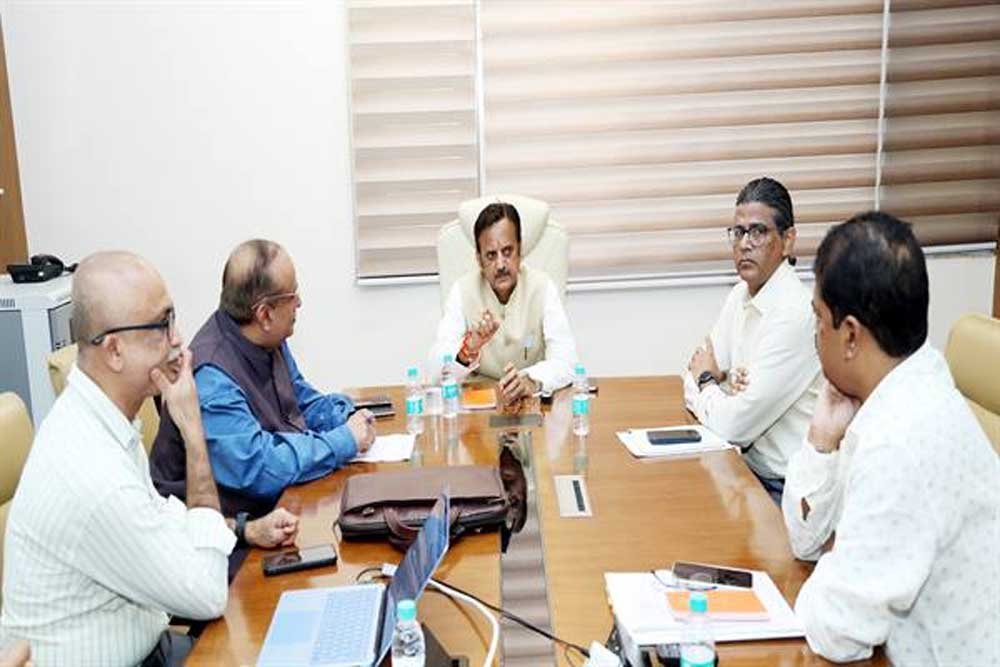 डिजिटल तकनीक के माध्यम से स्वास्थ्य सेवाओं की तेज, पारदर्शी और विश्वसनीय डिलीवरी करें सुनिश्चित: उप मुख्यमंत्री शुक्ल डिजिटल तकनीक के माध्यम से स्वास्थ्य सेवाओं की तेज, पारदर्शी और विश्वसनीय डिलीवरी करें सुनिश्चित: उप मुख्यमंत्री शुक्ल