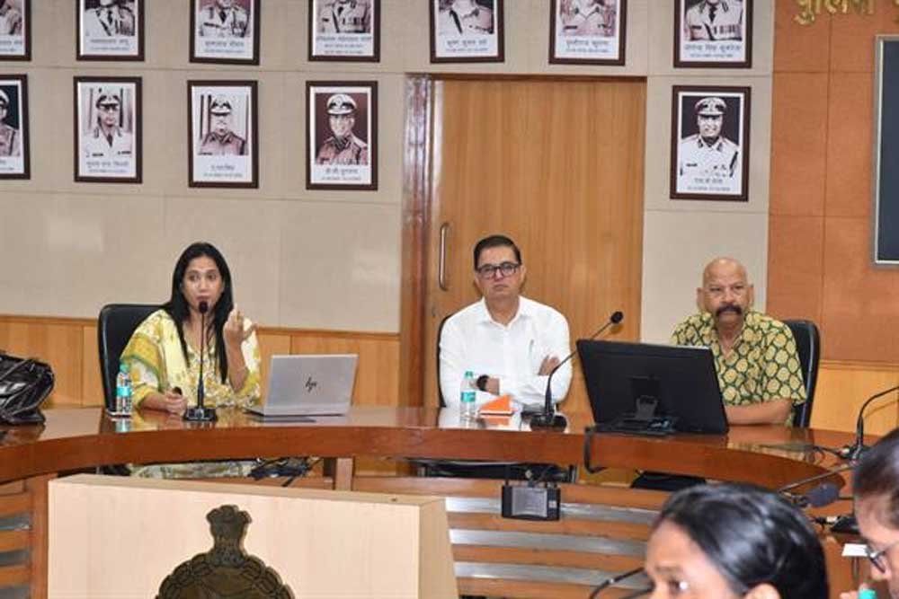 तीन दिवसीय फॉरेंसिक, वैज्ञानिक एवं डिजिटल विवेचना प्रशिक्षण कार्यशाला के दूसरे दिन भौतिकी, रसायन, विष विज्ञान, डीएनए, क्राइम सीन किट एवं बैलिस्टिक्स साक्ष्य प्रबंधन पर विशेषज्ञों ने दिया व्यावहारिक प्रशिक्षण तीन दिवसीय फॉरेंसिक, वैज्ञानिक एवं डिजिटल विवेचना प्रशिक्षण कार्यशाला के दूसरे दिन भौतिकी, रसायन, विष विज्ञान, डीएनए, क्राइम सीन किट एवं बैलिस्टिक्स साक्ष्य प्रबंधन पर विशेषज्ञों ने दिया व्यावहारिक प्रशिक्षण