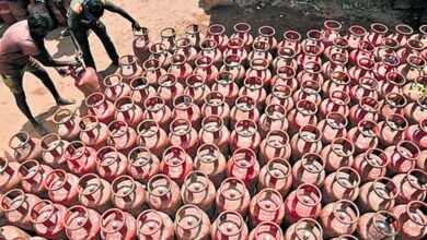 LPG Cylinder Booking: 45 दिन का इंतजार खत्म! अब गांव में भी 25 दिन बाद बुक कर सकेंगे दूसरा सिलेंडर LPG Cylinder Booking: 45 दिन का इंतजार खत्म! अब गांव में भी 25 दिन बाद बुक कर सकेंगे दूसरा सिलेंडर
