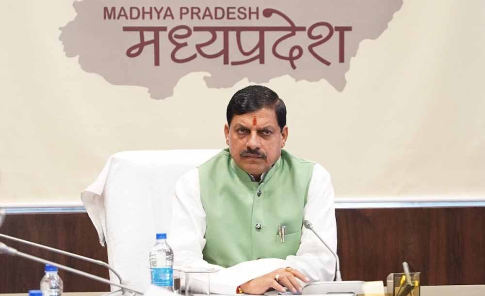 मुख्यमंत्री डॉ. यादव के निर्देश पर हुए 3 अधिकारी निलंबित, 1 को किया मुख्यालय अटैच मुख्यमंत्री डॉ. यादव के निर्देश पर हुए 3 अधिकारी निलंबित, 1 को किया मुख्यालय अटैच