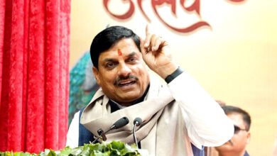 युवाओं को नशे से बचाएं, जो हॉट स्पॉट हैं वहां रखें निगरानी : मुख्यमंत्री डॉ. यादव युवाओं को नशे से बचाएं, जो हॉट स्पॉट हैं वहां रखें निगरानी : मुख्यमंत्री डॉ. यादव
