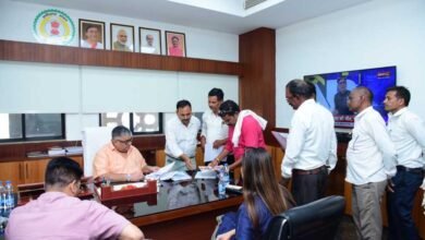 पर्यटन एवं संस्कृति मंत्री राजेश अग्रवाल ने मंत्रालय स्थित कार्यालय में आगंतुकों से की मुलाकात पर्यटन एवं संस्कृति मंत्री राजेश अग्रवाल ने मंत्रालय स्थित कार्यालय में आगंतुकों से की मुलाकात