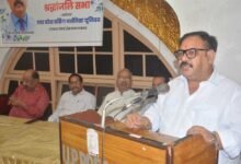 वधेश द्विवेदी को पत्रकारों ने श्रद्धा सुमन अर्पित किए