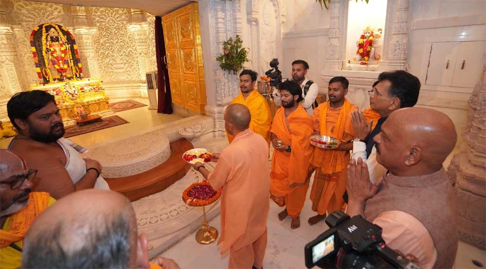 अयोध्या में सीएम योगी ने बजरंगबली का लिया आशीर्वाद, रामलला के दरबार में टेका माथा अयोध्या में सीएम योगी ने बजरंगबली का लिया आशीर्वाद, रामलला के दरबार में टेका माथा