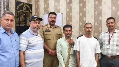 खरगोन पुलिस की तत्परता से जम्मू में मिले युवक को मिला परिवार का साथ, हर तरफ हो रही तारीफ खरगोन पुलिस की तत्परता से जम्मू में मिले युवक को मिला परिवार का साथ, हर तरफ हो रही तारीफ