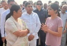 दिल्ली में एनिमल शेल्टर पर बुलडोजर कार्रवाई से मचा हंगामा, CM रेखा गुप्ता ने दिए जांच के आदेश