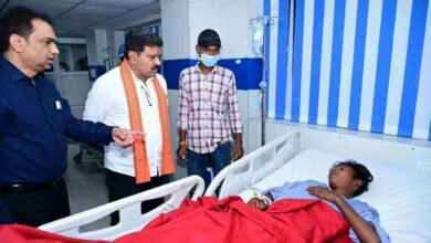 उप मुख्यमंत्री विजय शर्मा ने अस्पताल पहुंचकर जाना सड़क हादसे में घायलों का हाल उप मुख्यमंत्री विजय शर्मा ने अस्पताल पहुंचकर जाना सड़क हादसे में घायलों का हाल