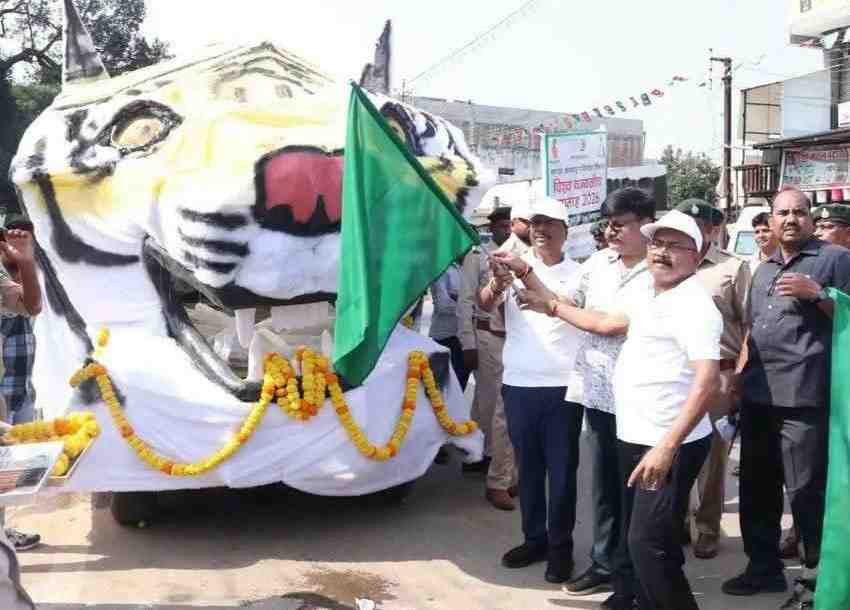 वन्यजीव संरक्षण का संदेश लेकर गांव-गांव पहुंचेगा ‘बाघ रथ’-वन मंत्री केदार कश्यप ने दिखाई हरी झंडी वन्यजीव संरक्षण का संदेश लेकर गांव-गांव पहुंचेगा ‘बाघ रथ’-वन मंत्री केदार कश्यप ने दिखाई हरी झंडी