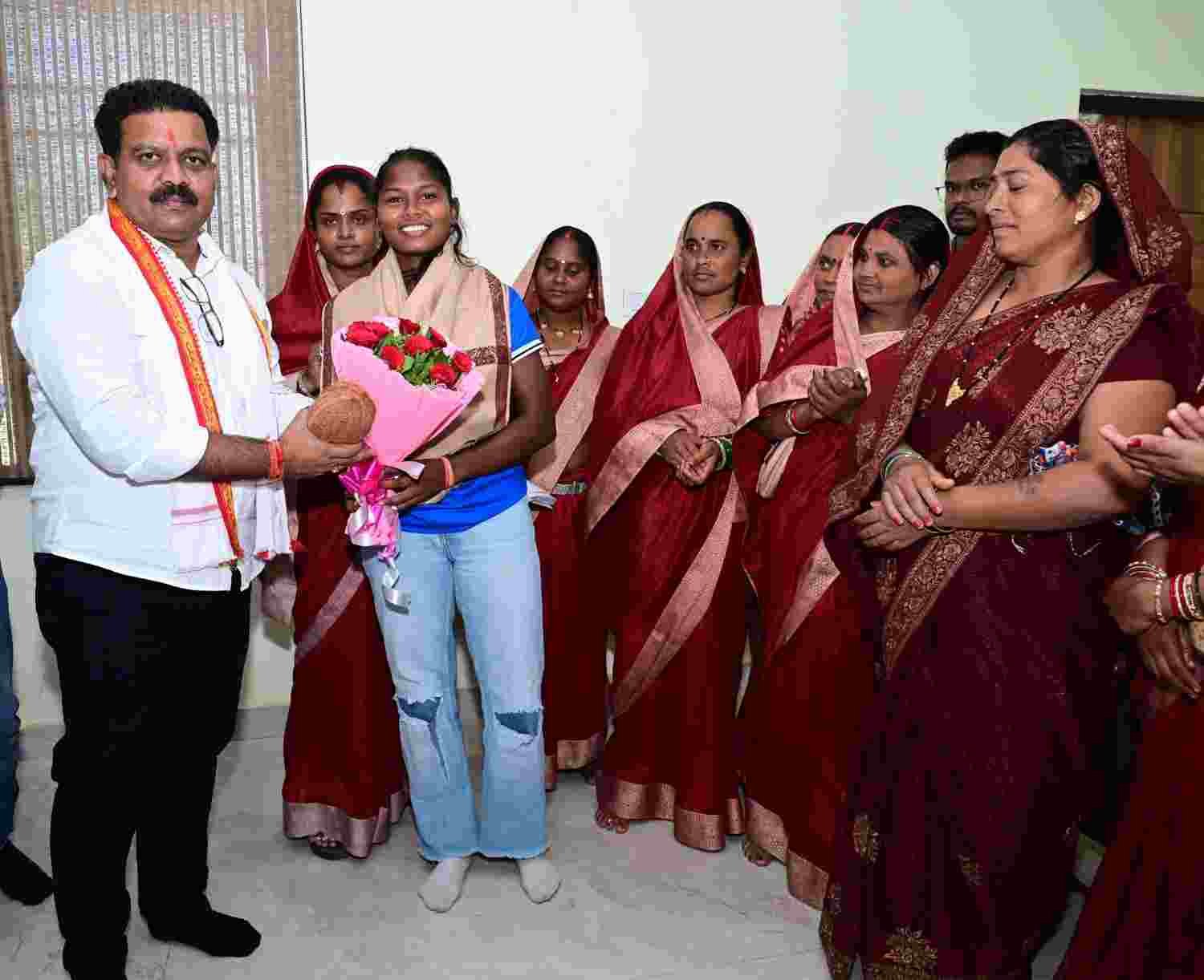 एशिया कप विजेता गीता यादव से मिले उप मुख्यमंत्री एवं कवर्धा विधायक विजय शर्मा एशिया कप विजेता गीता यादव से मिले उप मुख्यमंत्री एवं कवर्धा विधायक विजय शर्मा