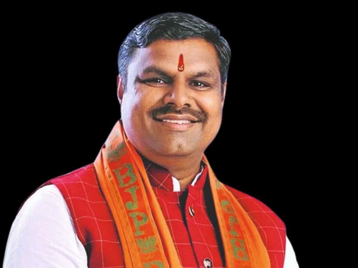 शिक्षा मंत्री की पहल पर विद्यार्थियों को बड़ी राहत, अब शैक्षणिक दस्तावेजों के लिए नहीं लगाने पड़ेंगे चक्कर शिक्षा मंत्री की पहल पर विद्यार्थियों को बड़ी राहत, अब शैक्षणिक दस्तावेजों के लिए नहीं लगाने पड़ेंगे चक्कर