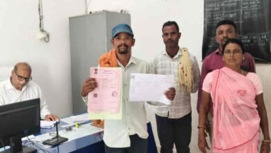रजिस्ट्री के साथ नामांतरण ने बचाया समय, किसान चंद्रशेखर को नहीं लगाने पड़े अलग से कार्यालय के चक्कर रजिस्ट्री के साथ नामांतरण ने बचाया समय, किसान चंद्रशेखर को नहीं लगाने पड़े अलग से कार्यालय के चक्कर
