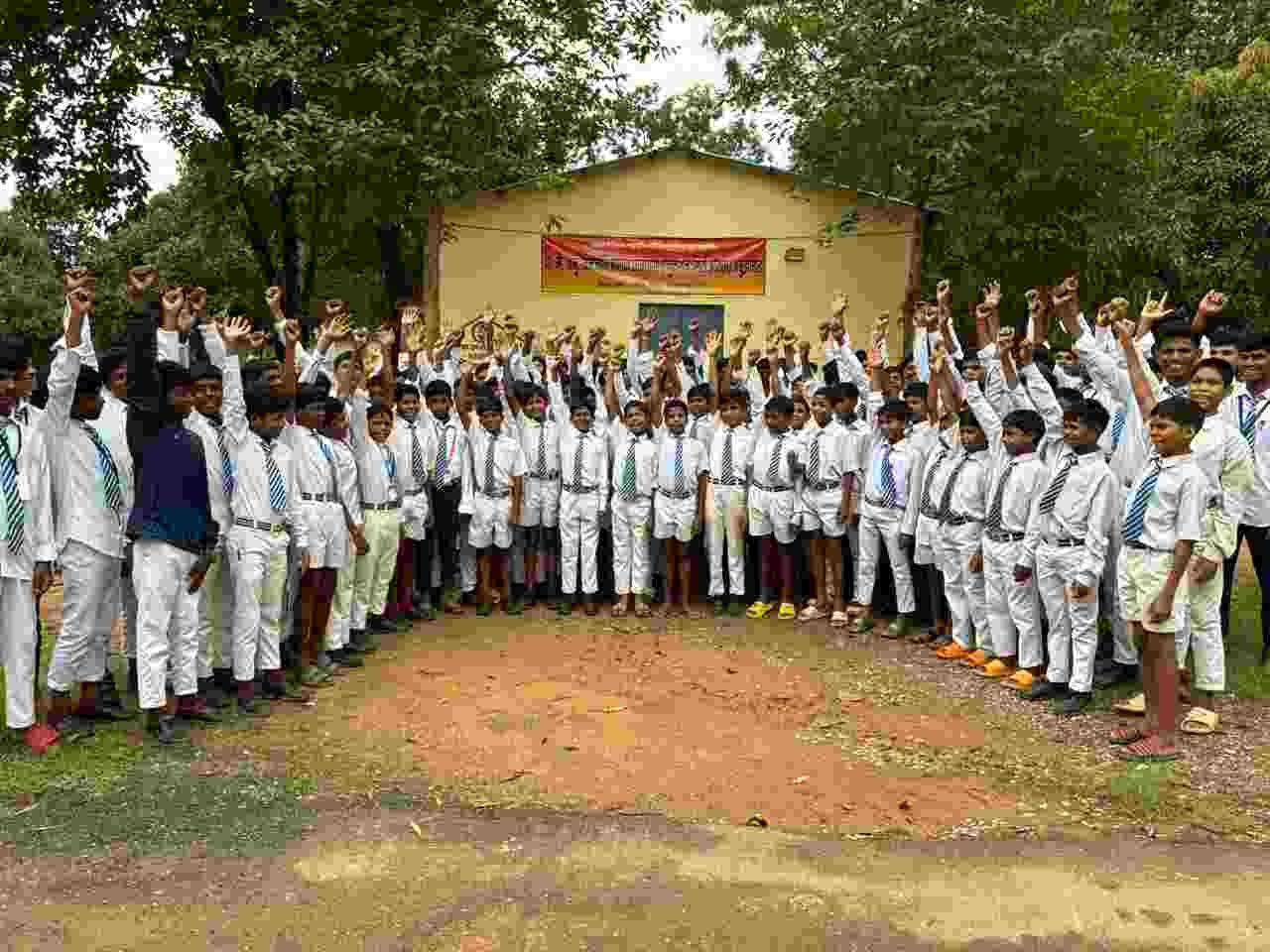 अबूझमाड़ में बदलाव की नई इबारत: जहां 15 साल रहा सुरक्षा कैंप, अब वहीं संवर रहा आदिवासी बच्चों का भविष्य अबूझमाड़ में बदलाव की नई इबारत: जहां 15 साल रहा सुरक्षा कैंप, अब वहीं संवर रहा आदिवासी बच्चों का भविष्य