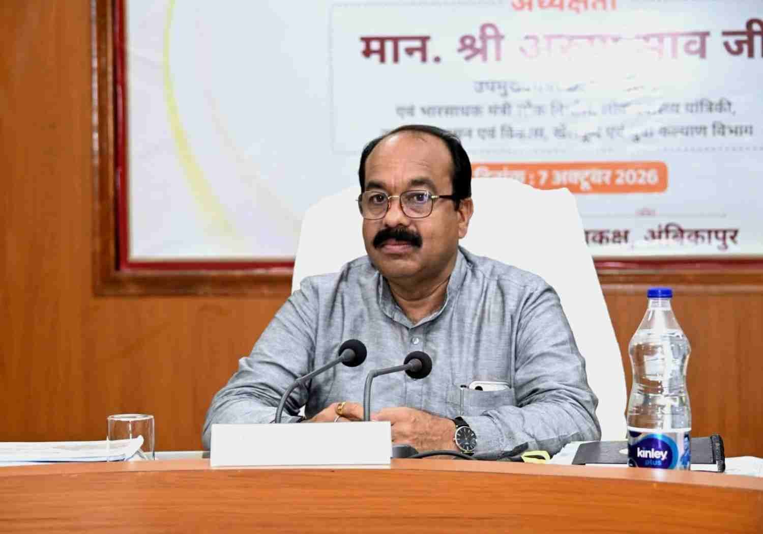 उप मुख्यमंत्री अरुण साव ने की विकास कार्यों की प्रगति और योजनाओं के क्रियान्वयन की समीक्षा उप मुख्यमंत्री अरुण साव ने की विकास कार्यों की प्रगति और योजनाओं के क्रियान्वयन की समीक्षा