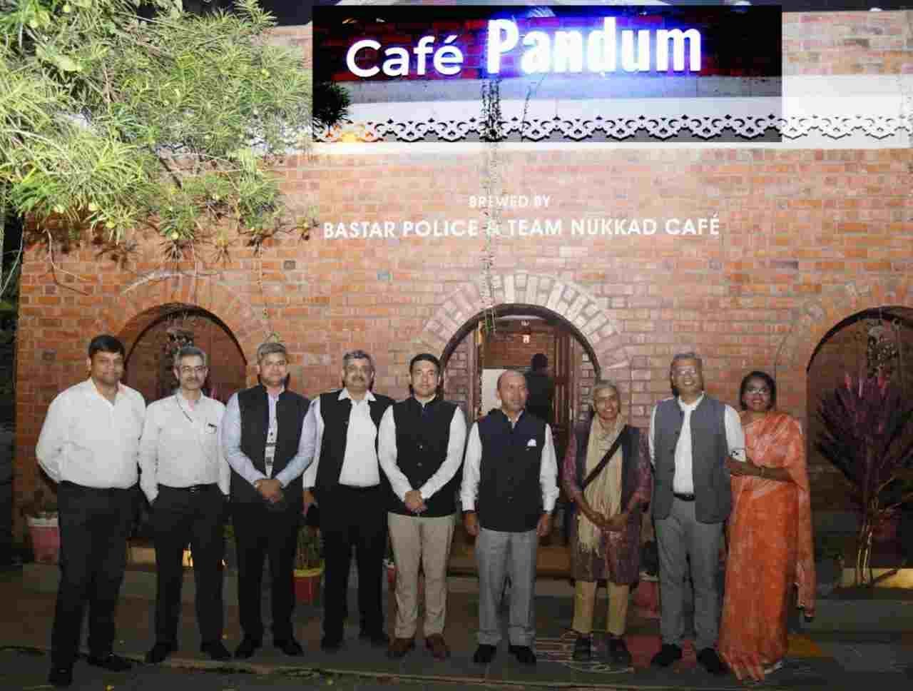 बस्तर में पुनर्वास और स्वावलंबन की मिसाल बना ‘पण्डुम कैफ़े’, केंद्रीय सहकारिता सचिव ने की सराहना बस्तर में पुनर्वास और स्वावलंबन की मिसाल बना ‘पण्डुम कैफ़े’, केंद्रीय सहकारिता सचिव ने की सराहना