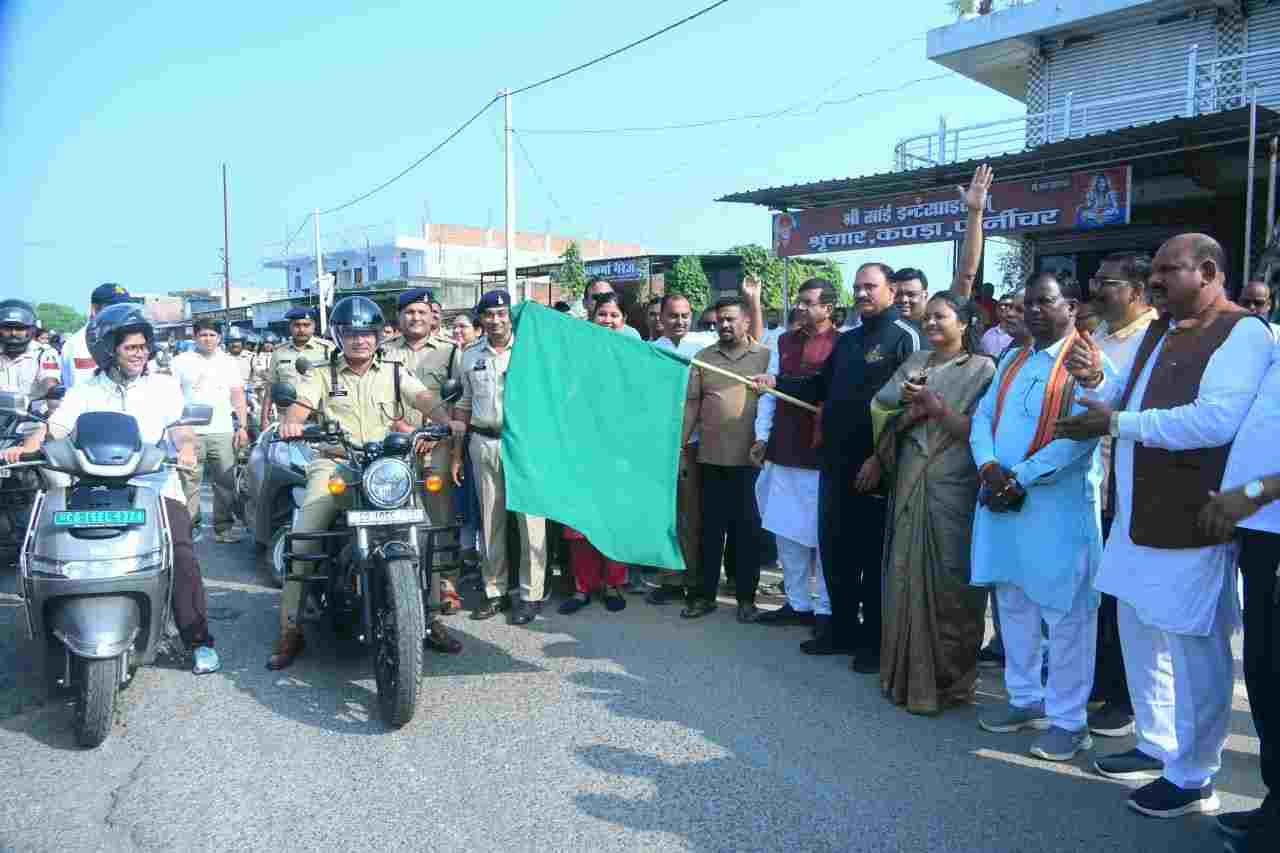 सड़क सुरक्षा का संदेश लेकर सूरजपुर में दौड़े 800 प्रतिभागी सड़क सुरक्षा का संदेश लेकर सूरजपुर में दौड़े 800 प्रतिभागी